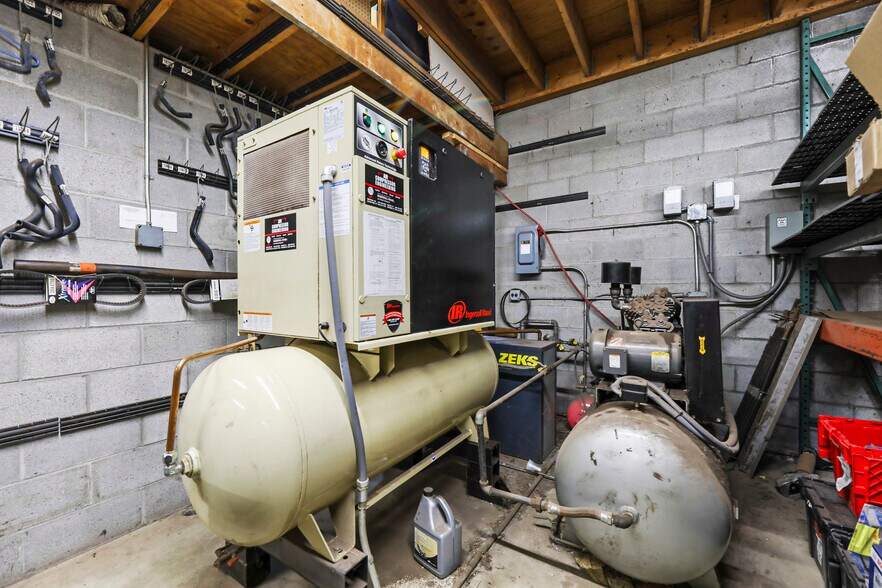 More Photos Of 1260 East St, Pittsfield Freestanding For Sale