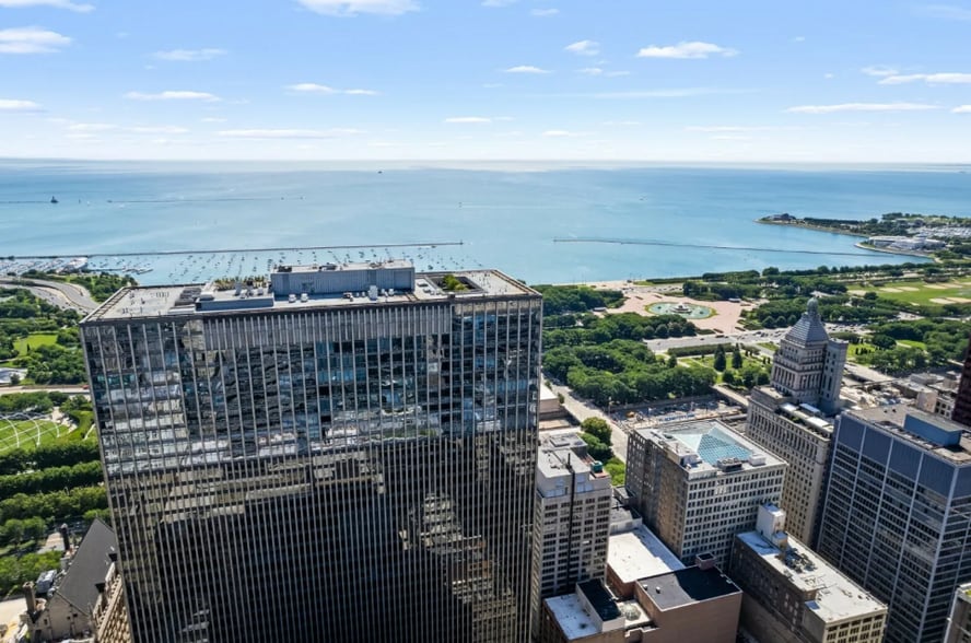 More Photos Of 17 E Monroe St, Chicago Hotel For Sale