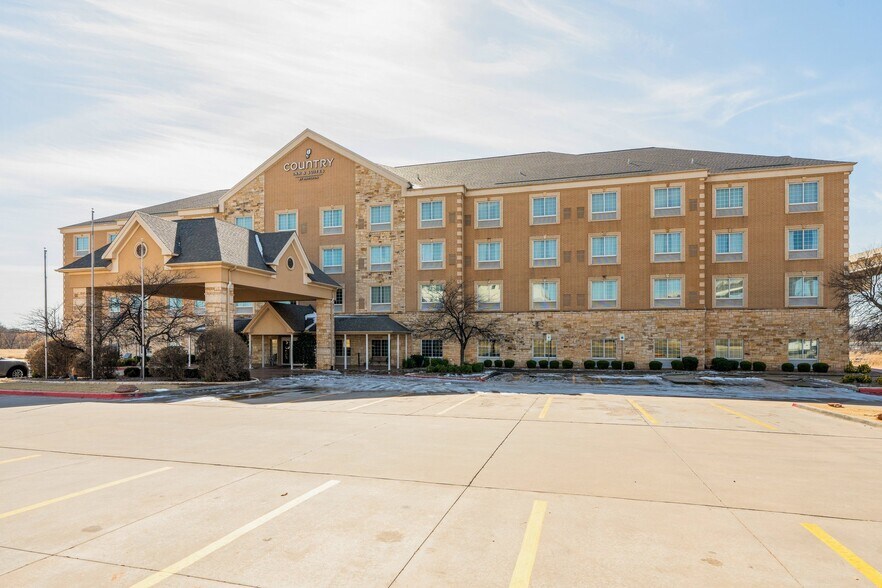More Photos Of 13501 W Memorial Park Dr, Oklahoma City Hotel For Sale