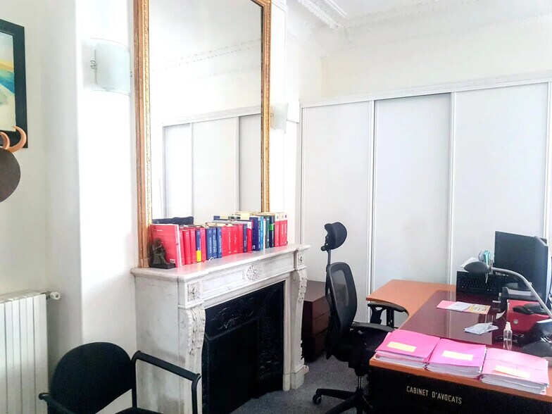 More Photos Of 90 Rue D'Amsterdam, Paris Office For Sale