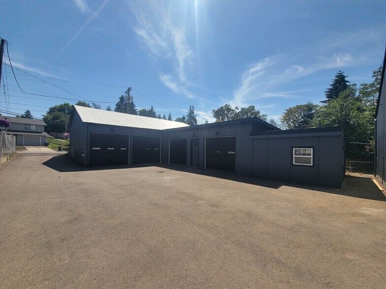 Primary Photo Of 446 McClaine St, Silverton Flex For Sale
