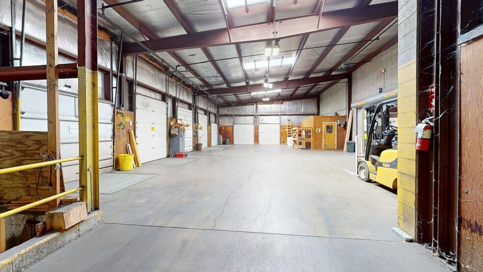More Photos Of 2919 Packers Ave, Madison Warehouse For Lease
