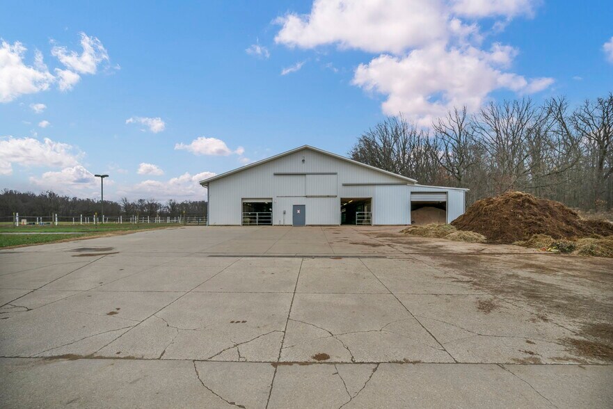 More Photos Of 16449 S Boone Rd, Columbia Station Specialty For Sale