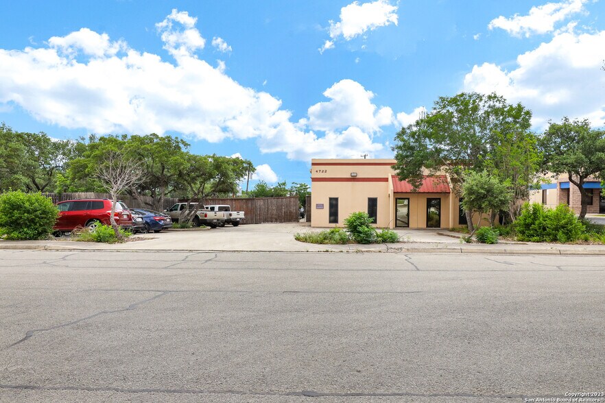 Primary Photo Of 4722 Shavano Oak, San Antonio Light Manufacturing For Sale