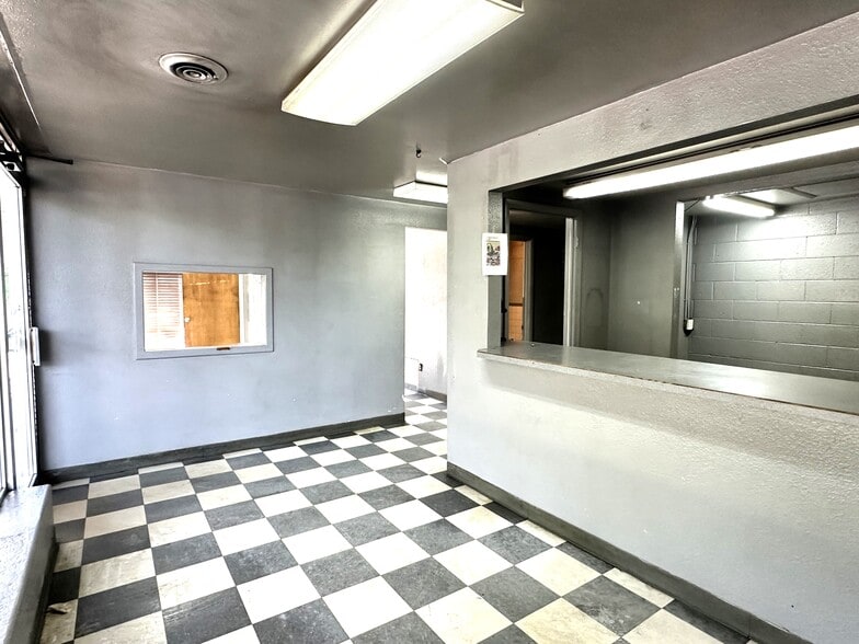 More Photos Of 449 Manitou Ave, Manitou Springs Auto Repair For Sale