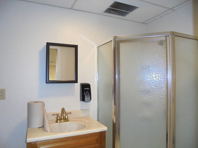 More Photos Of 256 Main St, East Windsor Research And Development For Sale