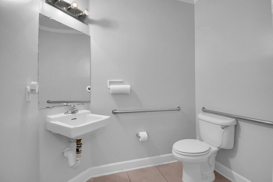 More Photos Of 9905 Old St Augustine Rd, Jacksonville Medical For Lease