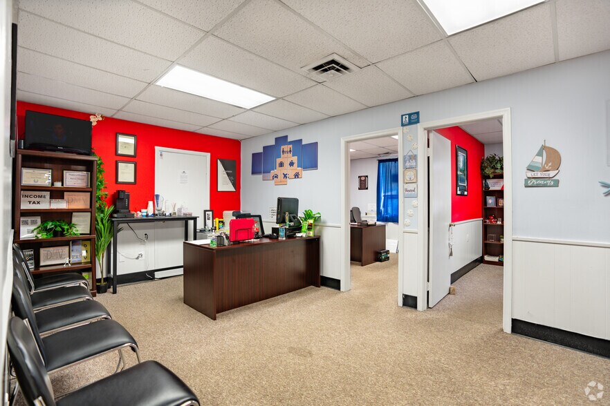 More Photos Of 8332 Richmond Hwy, Alexandria Storefront For Lease