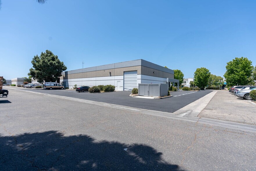 More Photos Of 220 Bernoulli Cir, Oxnard Manufacturing For Lease