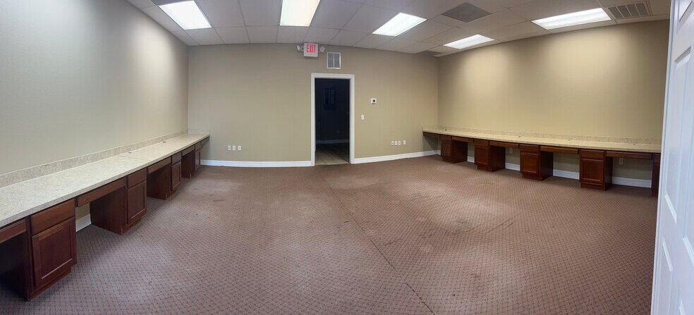 More Photos Of 6105 Deltona Blvd, Spring Hill Office For Lease