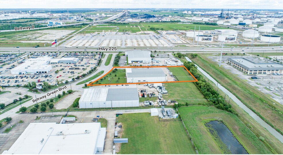 More Photos Of 201 Beltway Green, Pasadena Warehouse For Lease