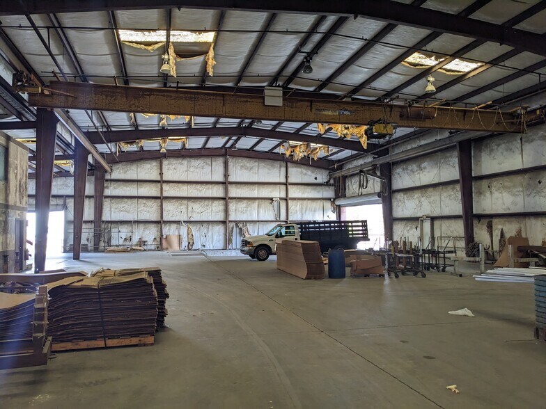 More Photos Of 314 N Maple St, Adel Manufacturing For Sale