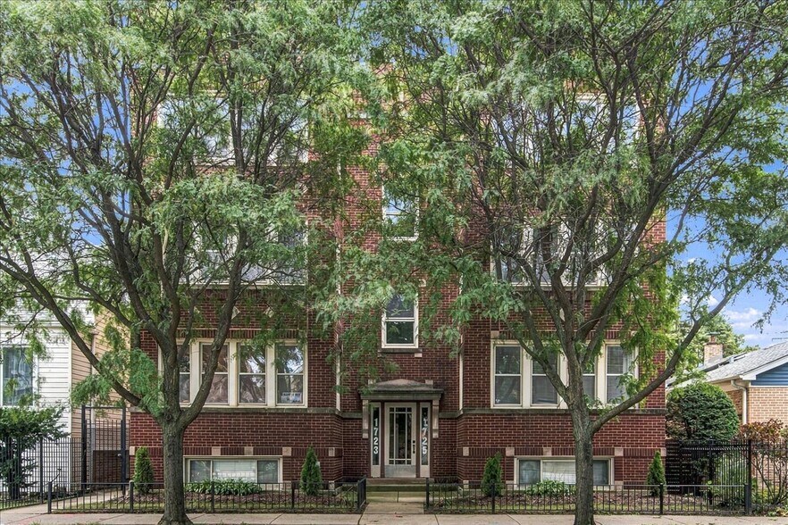 Primary Photo Of 1723 W Foster Ave, Chicago Multifamily For Sale