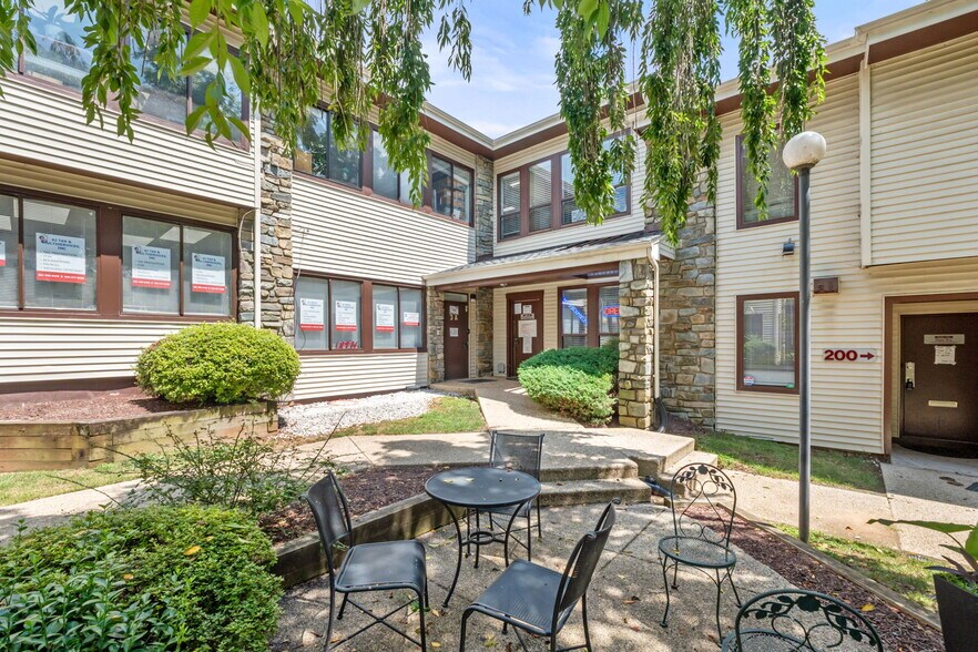 More Photos Of 101 Chestnut St, Gaithersburg Office For Sale