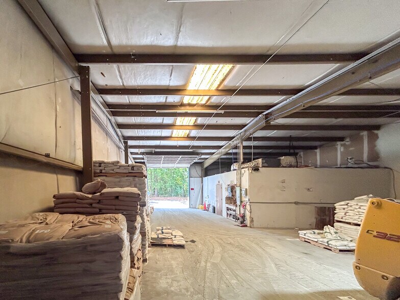 More Photos Of 4663 Franchise St, North Charleston Flex For Lease