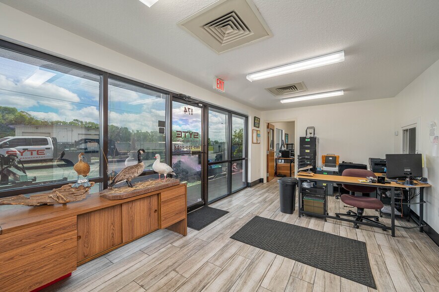 More Photos Of 174 NW 9th ave, Mulberry Distribution For Sale