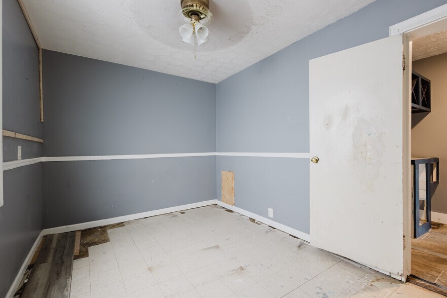 More Photos Of , Lexington Specialty For Sale