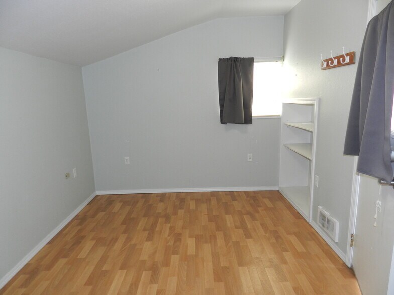 More Photos Of 901 Main St, Salmon Office For Sale