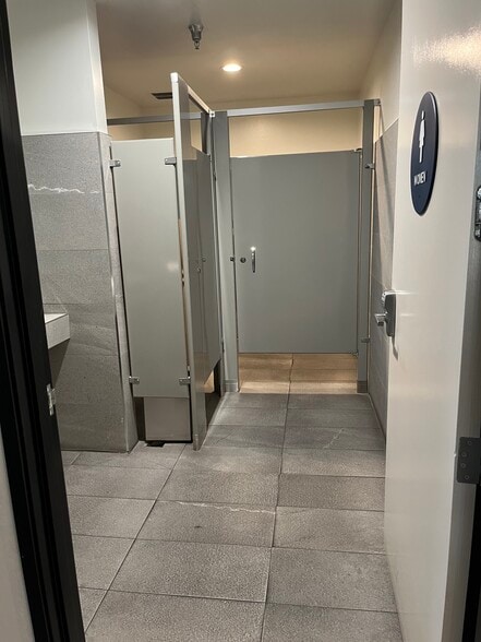 More Photos Of 3400 W Olympic Blvd, Los Angeles Office For Sale