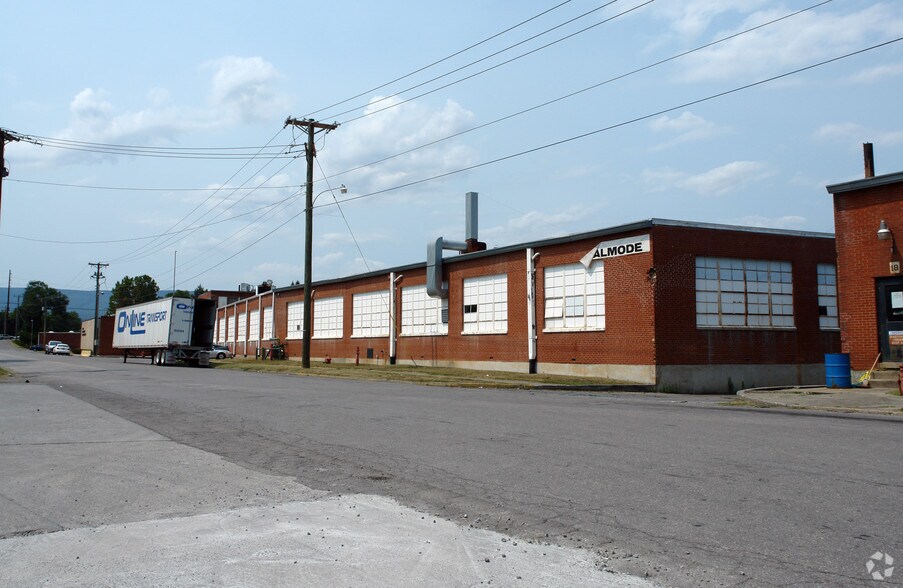 Primary Photo Of 239 Rowan St, Salem Warehouse For Sale