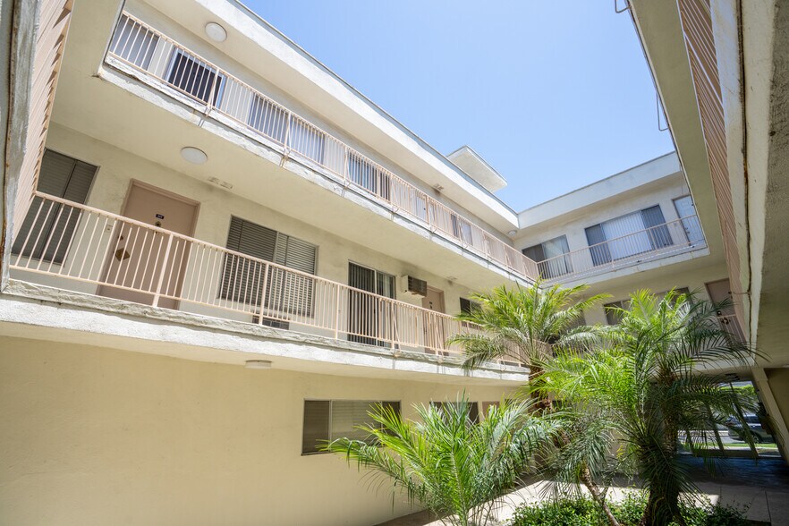 More Photos Of 1041 S Corning St, Los Angeles Apartments For Sale