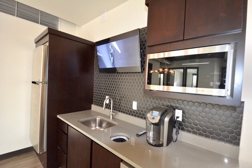 More Photos Of 8777 S Redwood Rd, West Jordan Office For Sale