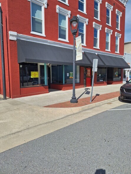 More Photos Of 308 Virginia Ave, Clarksville Storefront Retail Residential For Lease