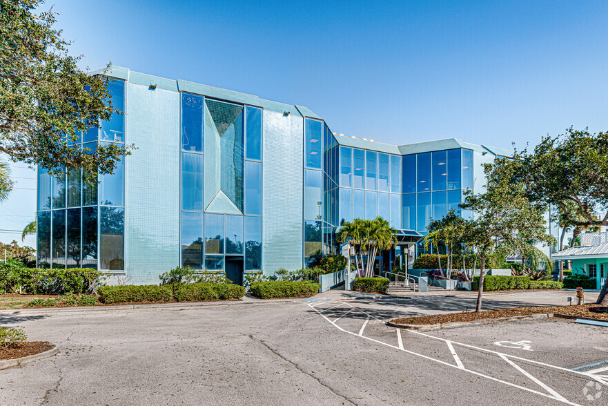 Primary Photo Of 2100 SE Ocean Blvd, Stuart Medical For Lease