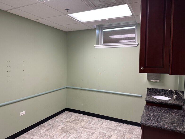 More Photos Of 5630 111th St, Chicago Ridge Medical For Lease