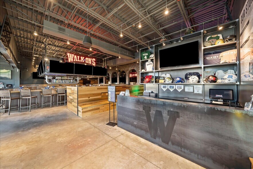 More Photos Of 8550 Napolo Dr, Melbourne Restaurant For Sale