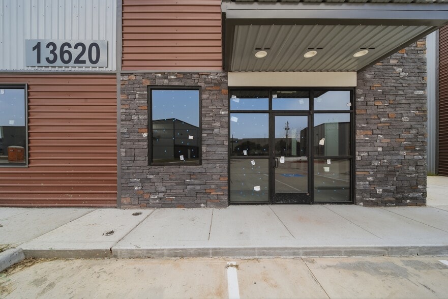 More Photos Of 13600 S Gessner Rd, Missouri City Warehouse For Sale