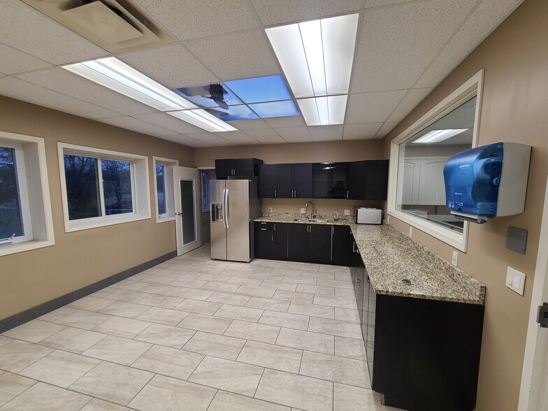 More Photos Of 2360 N Nevada Ave, Minneapolis Warehouse For Sale