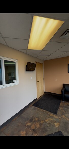 More Photos Of 7156 Sulier Dr, Temperance Manufacturing For Lease