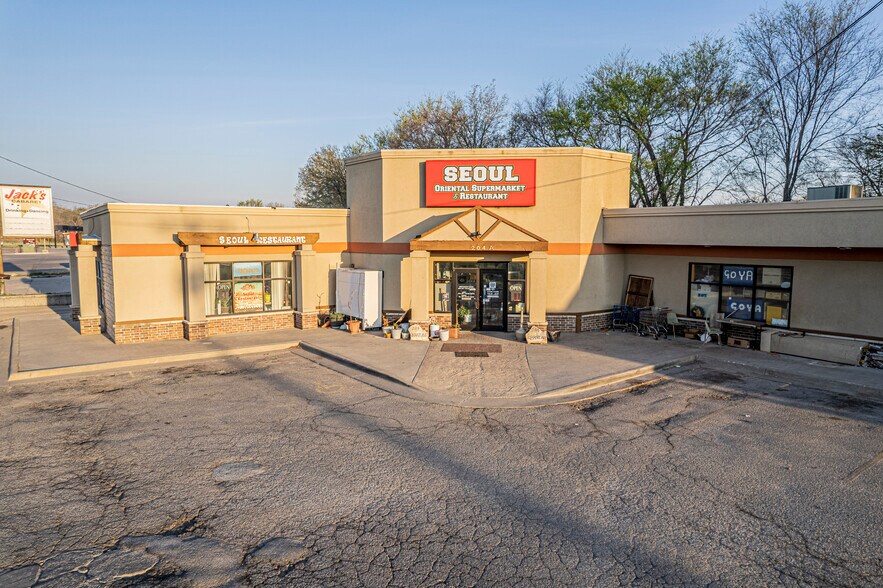 More Photos Of 204 E Grant Ave, Junction City Storefront For Sale