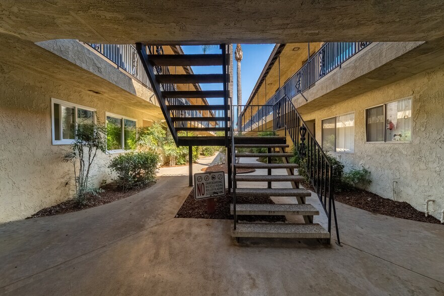 More Photos Of 2221 E Lenita Ln, Santa Ana Apartments For Sale