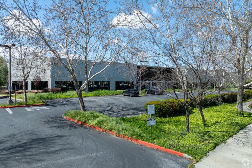More Photos Of 5729 Fontanoso Way, San Jose Research And Development For Lease