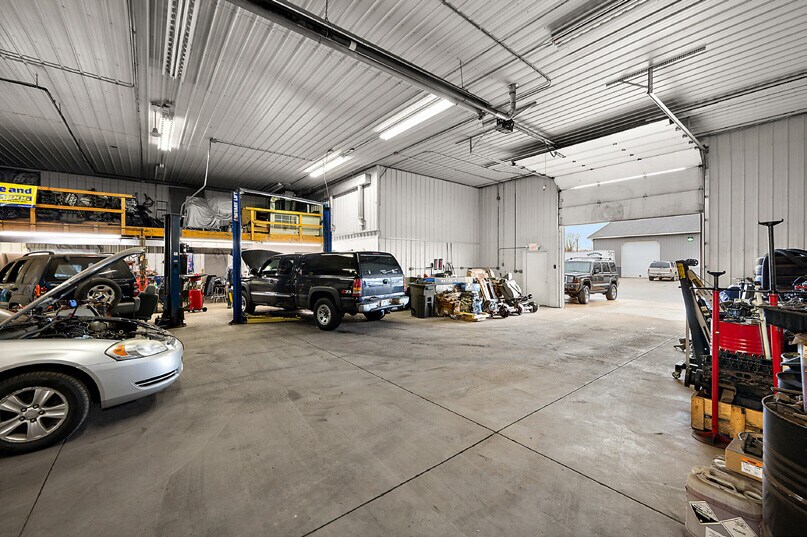 More Photos Of 3319-3331 Dove Rd, Port Huron Warehouse For Sale