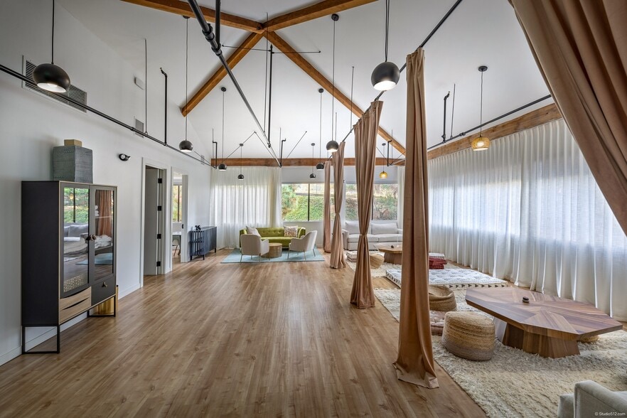 More Photos Of 8950 Villa La Jolla Dr, La Jolla Unknown For Lease