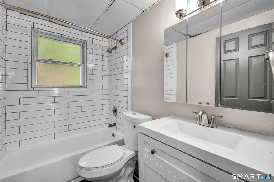 More Photos Of 40 Briarwood Ln, Branford Apartments For Sale