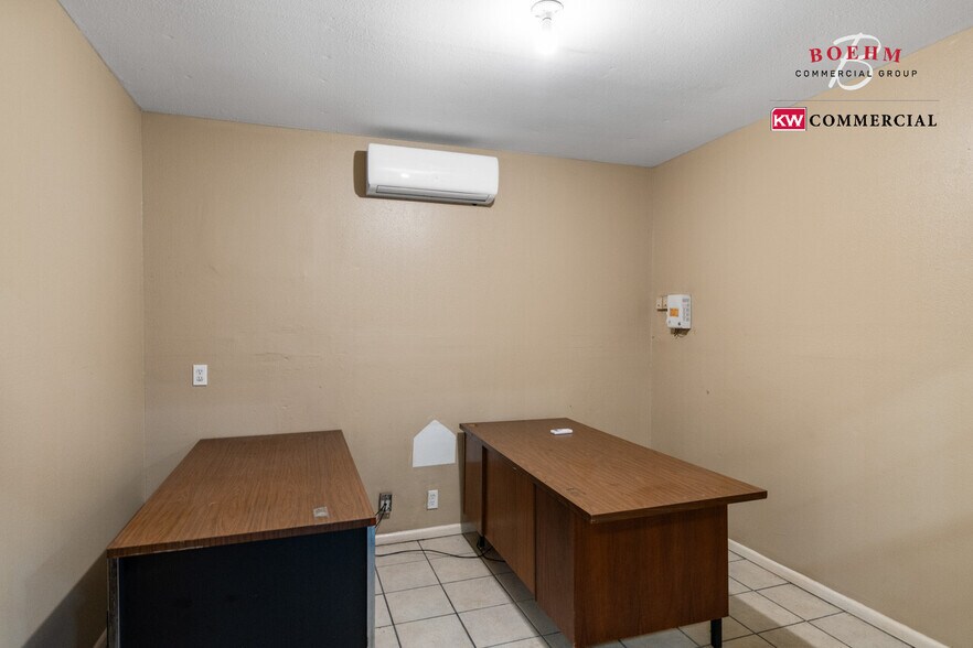 More Photos Of 100 Lupita Cir, Del Rio Distribution For Sale