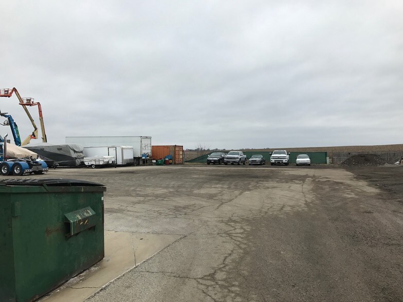 More Photos Of 620-630 Heartland Dr, Sugar Grove Warehouse For Lease