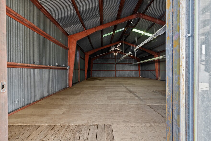 More Photos Of 550 Highway 46, Wasco Warehouse For Lease