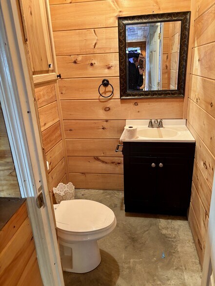 More Photos Of 517-519 Turnpike Rd, Lawrenceburg Flex For Sale