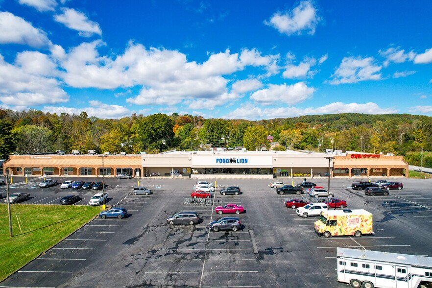 More Photos Of 945 N Main St, Marion Supermarket For Lease