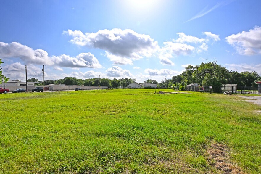 More Photos Of S 2162 S WW White Rd, San Antonio Restaurant For Sale
