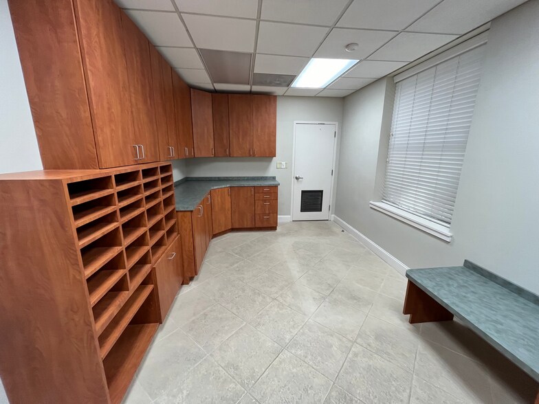 More Photos Of 707 Peninsular Pl, Jacksonville Office For Lease