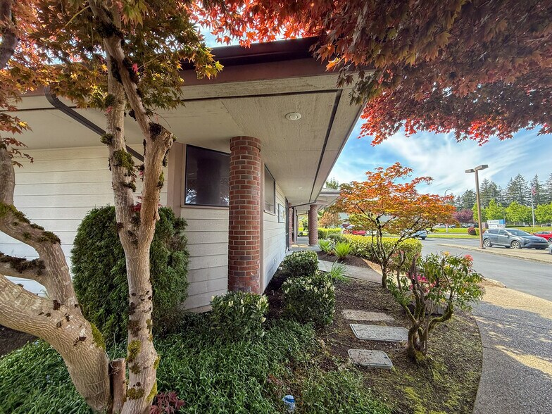 More Photos Of 910 S Scheuber Rd, Centralia Medical For Lease