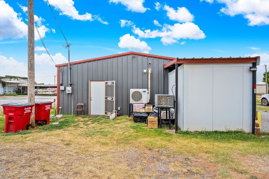 More Photos Of 227 N Main St, Waurika Freestanding For Sale