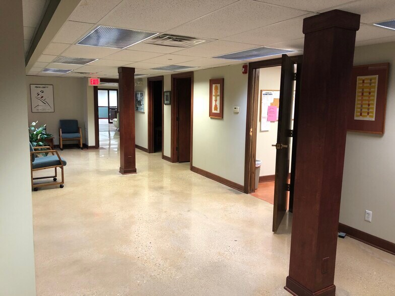 More Photos Of 1650 E Main St, St Charles Medical For Lease