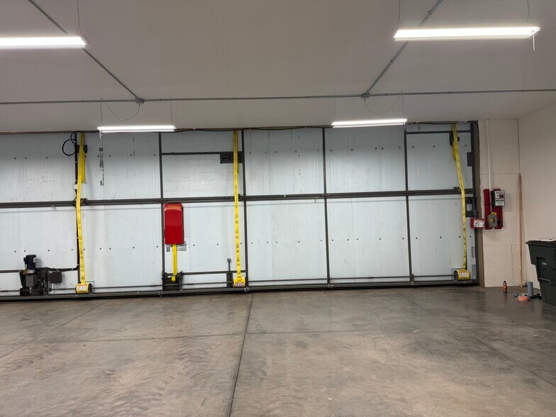 More Photos Of 5291 NW A Ave, Pendleton Airplane Hangar For Lease